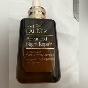 Advanced Night Repair Serum
Synchronized Multi-Recovery Complex